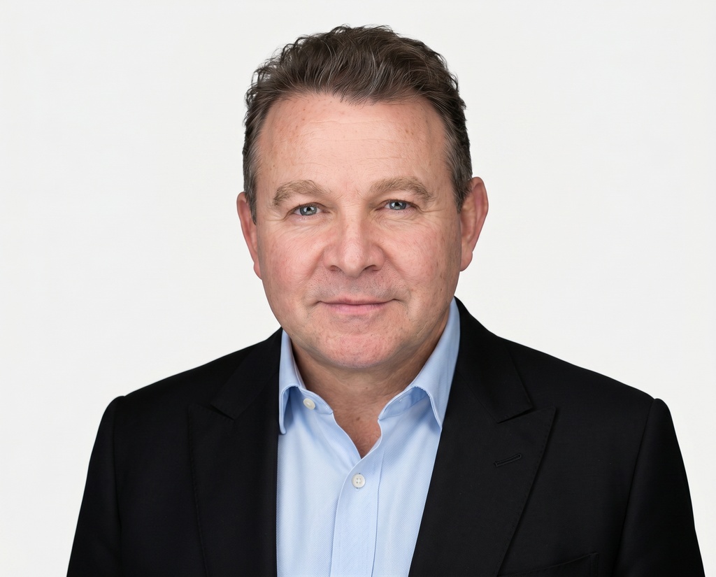 Dave's headshot, white studio backdrop